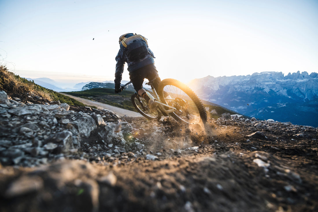 Mountainbiken im Sommer: Die besten Tipps für mehr Flow, Sicherheit und Fahrspaß