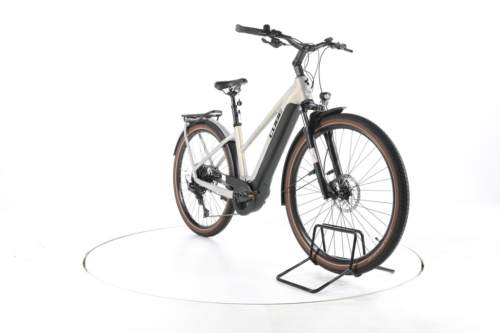 Cube Touring Hybrid Pro 625 Trekking E-Bike - Image 3