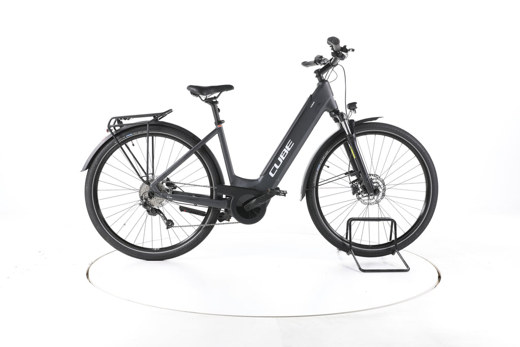 Cube Touring Hybrid One Trekking E-Bike Tiefeinsteiger - Image 1