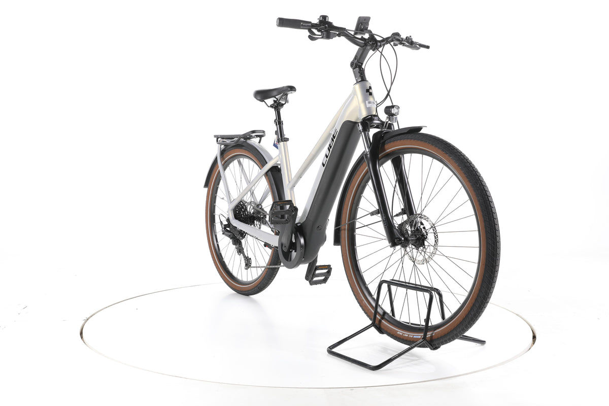 Cube Touring Hybrid Pro 625 Trekking E-Bike - Image 3