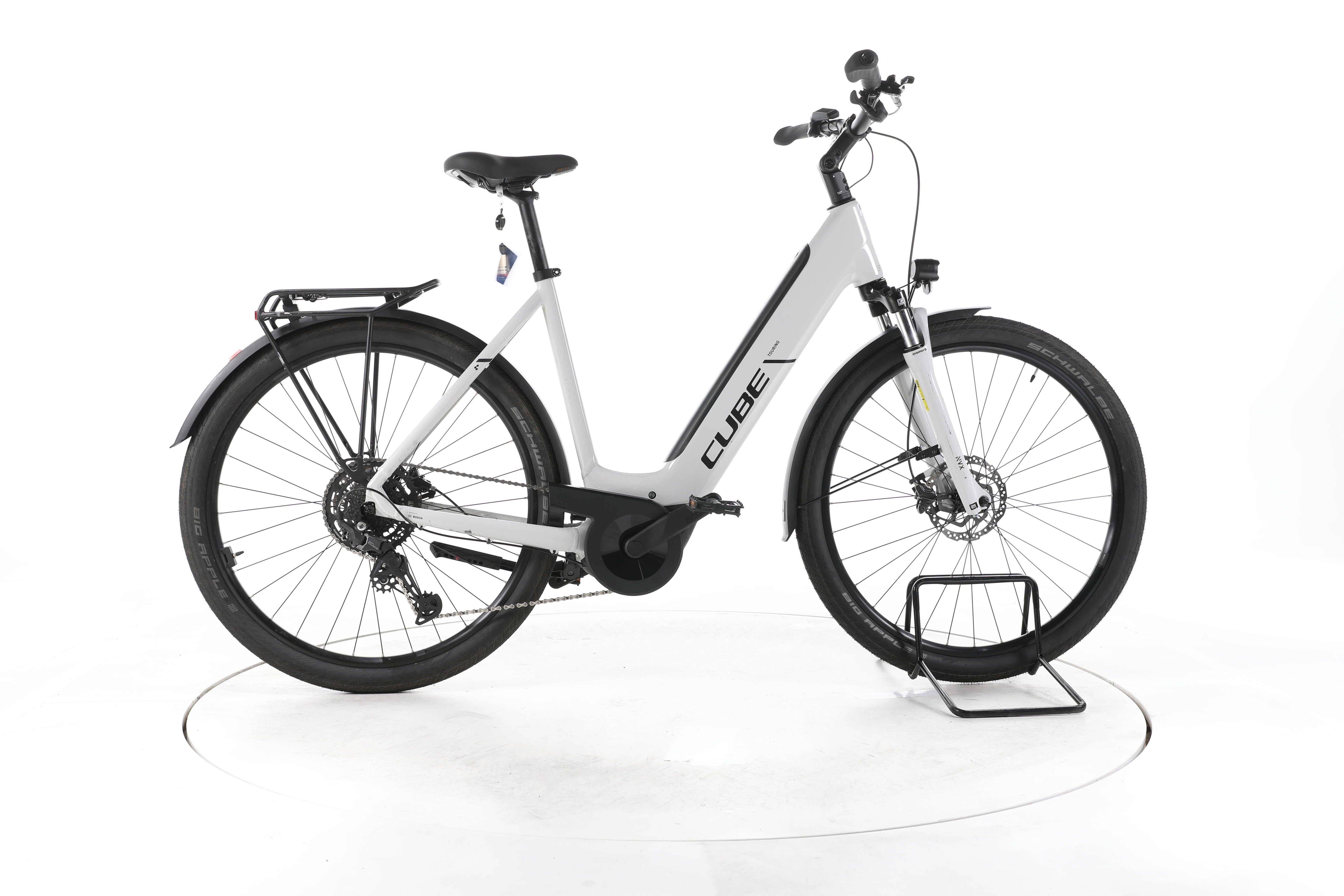 Cube Touring Hybrid ONE Trekking E-Bike Tiefeinsteiger 2025 - Image 1