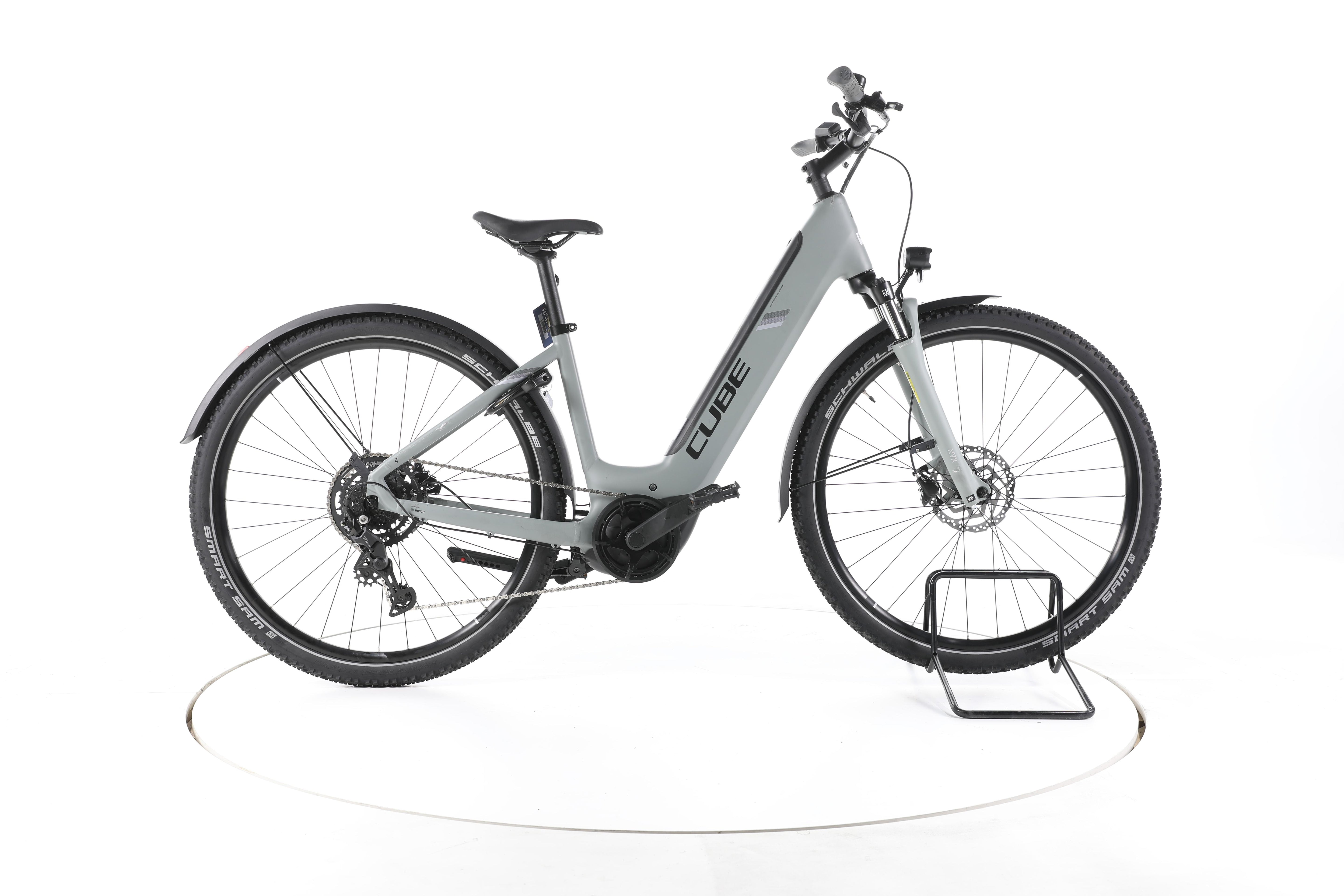 Cube Nuride Hybrid Performance 625 Allroad Trekking E-Bike Tiefeinsteiger 2025 - Image 1
