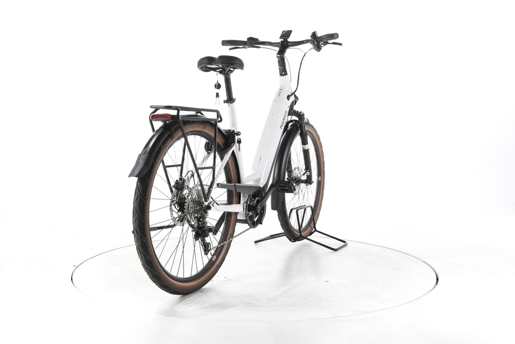 Pegasus Premio EVO Lite Trekking E-Bike Tiefeinsteiger - Image 11
